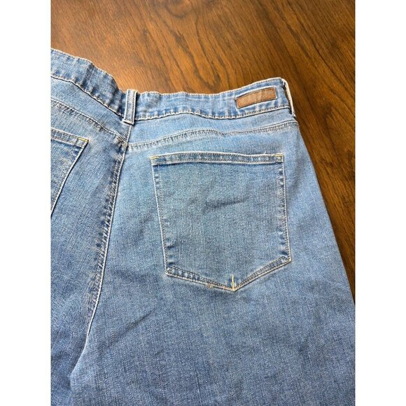 Lee Classic Fit At The Waist Straight Jean Women's Size 18 Medium Blue High Rise - Picture 9 of 11